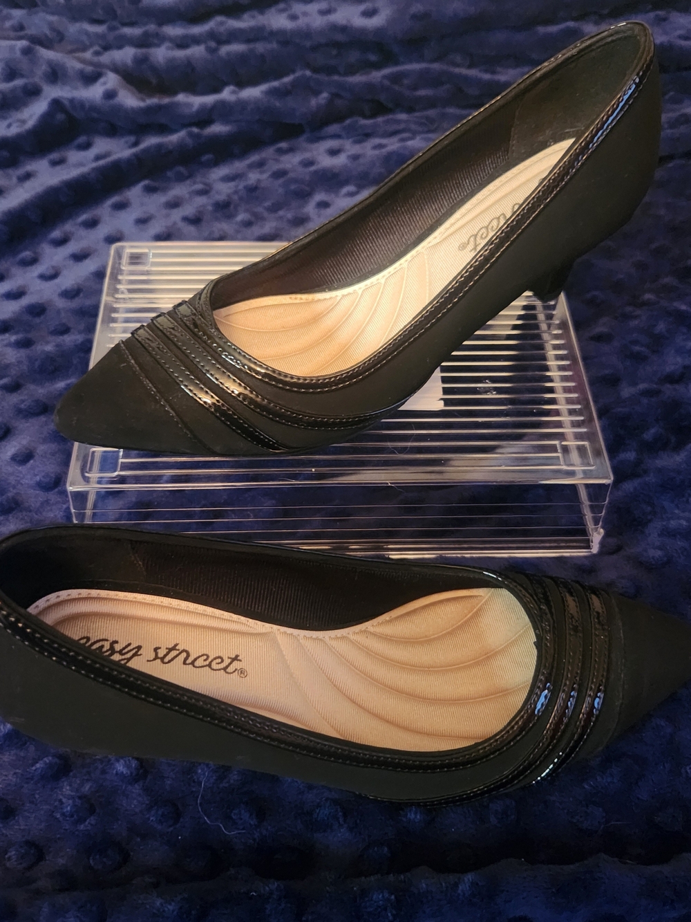 easy street Nobel Women's Black Pointed Toe Pumps with Patent Trim Size 5.5